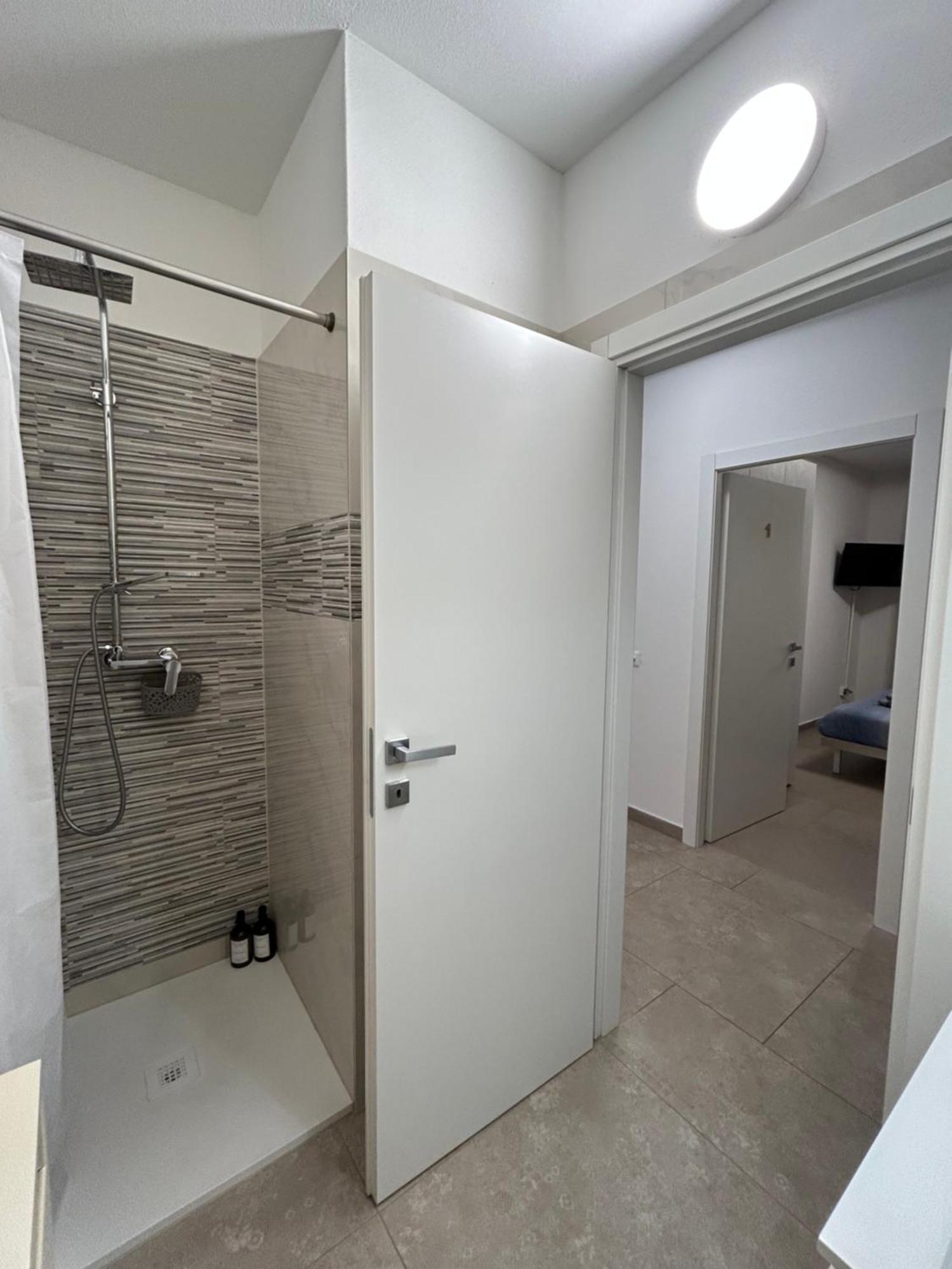 *Veranda'S Rooms* - Free Parking In Central Lugano Exteriör bild
