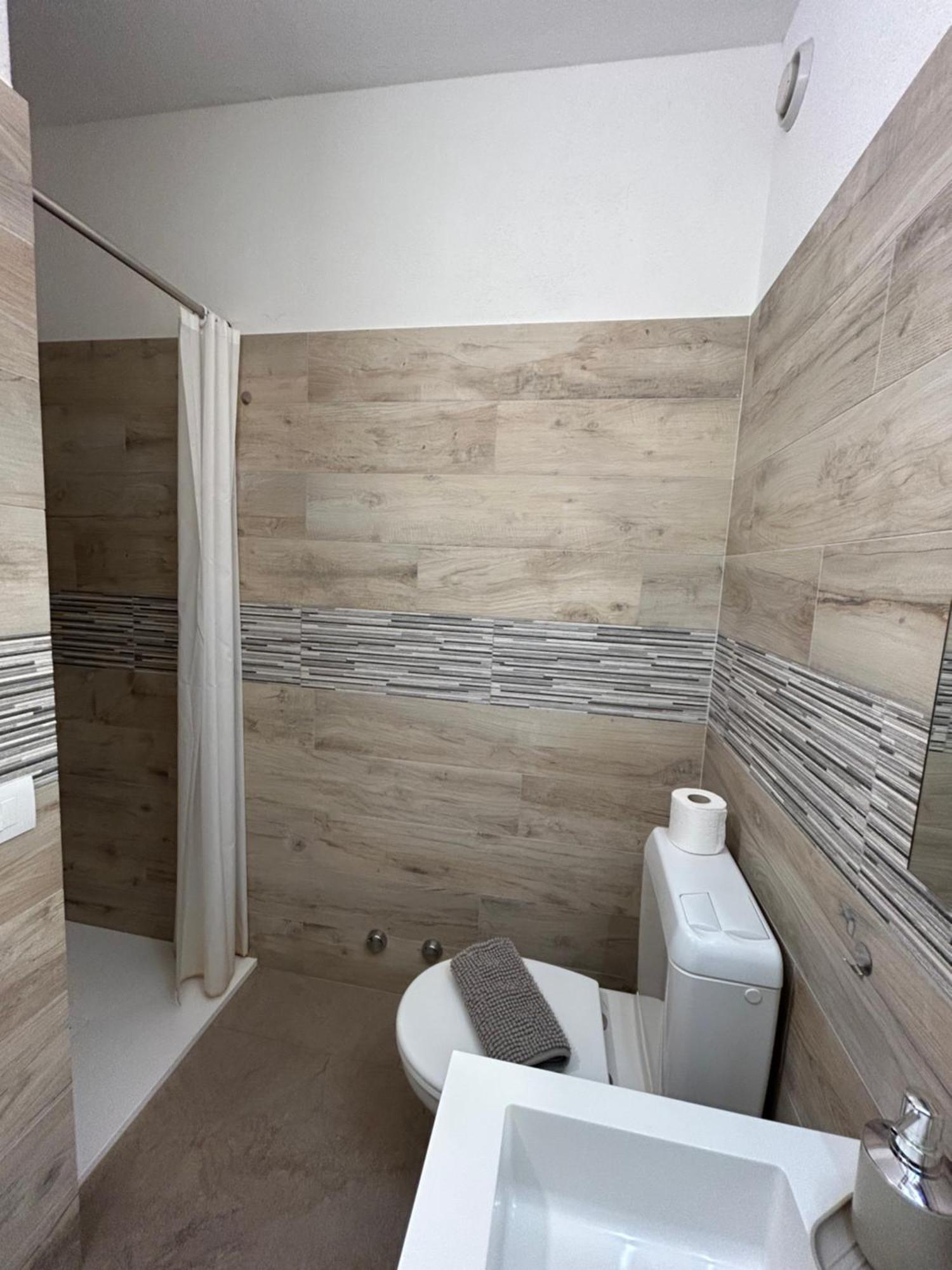 *Veranda'S Rooms* - Free Parking In Central Lugano Exteriör bild